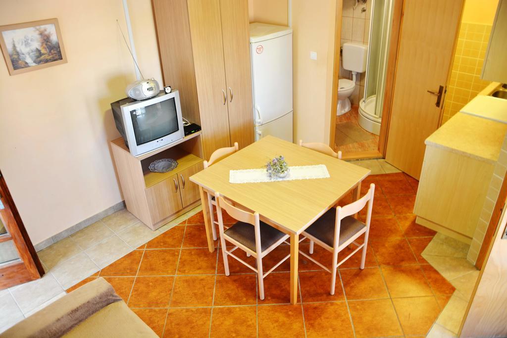 ויר Apartments Joza מראה חיצוני תמונה